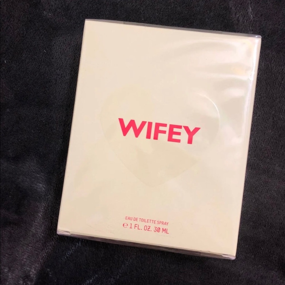 KKW Fragrance Kimoji Hearts Wifey